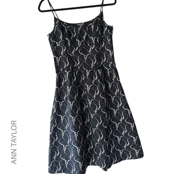 ANN TAYLOR | NWOT BLACK & WHITE FLORAL COTTON VINE SUNDRESS SPAGHETTI STRAPS | 4 - Picture 1 of 12